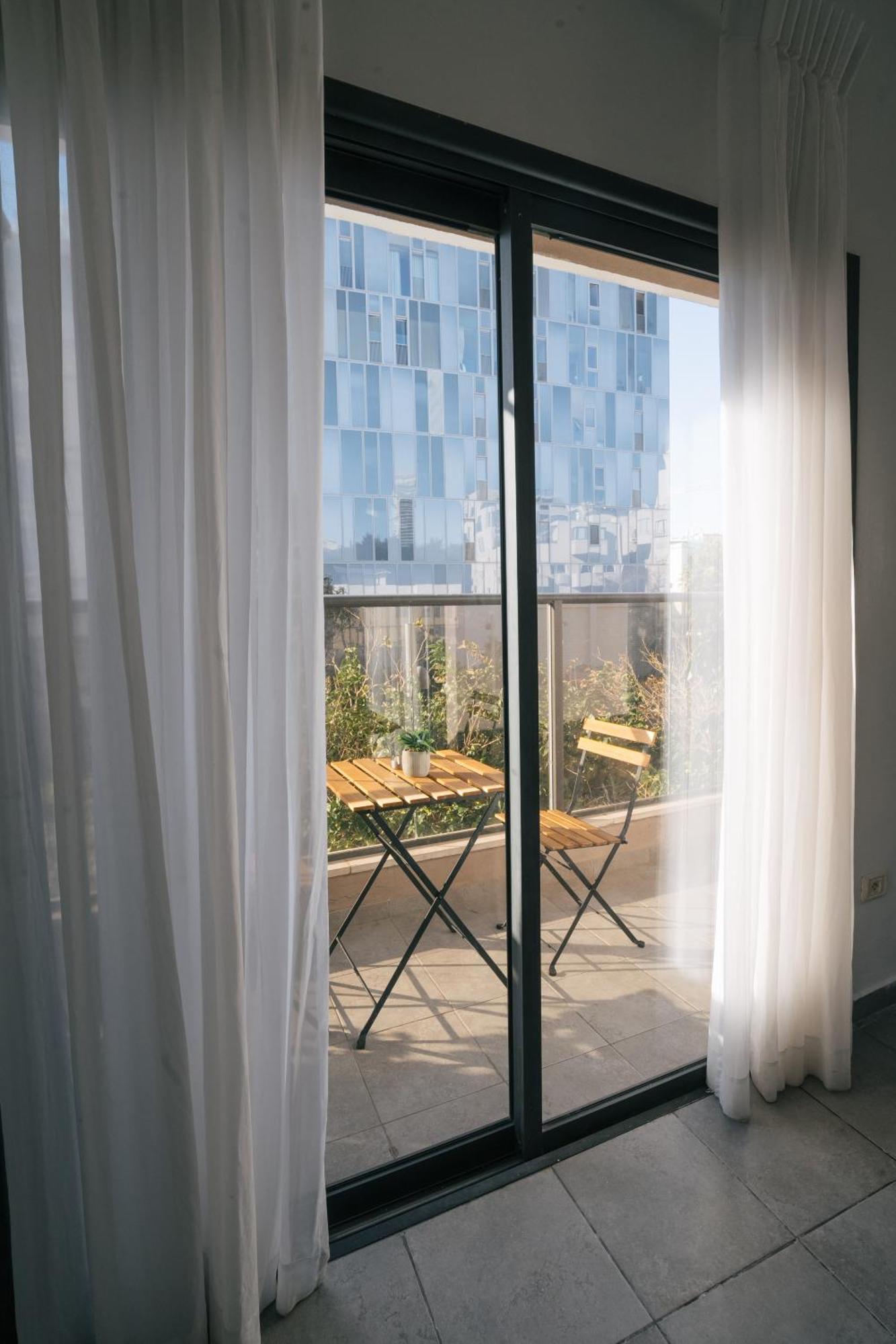 Haim Arlosoroff With Shelter Appartamento Tel Aviv